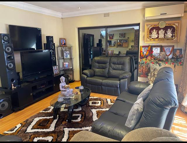 3 BEDROOM FREEHOLD FOR SALE IN DALPARK EXT 11